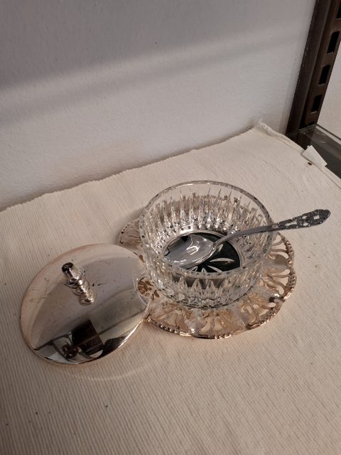 Sukkerskål i glas og "sølv".